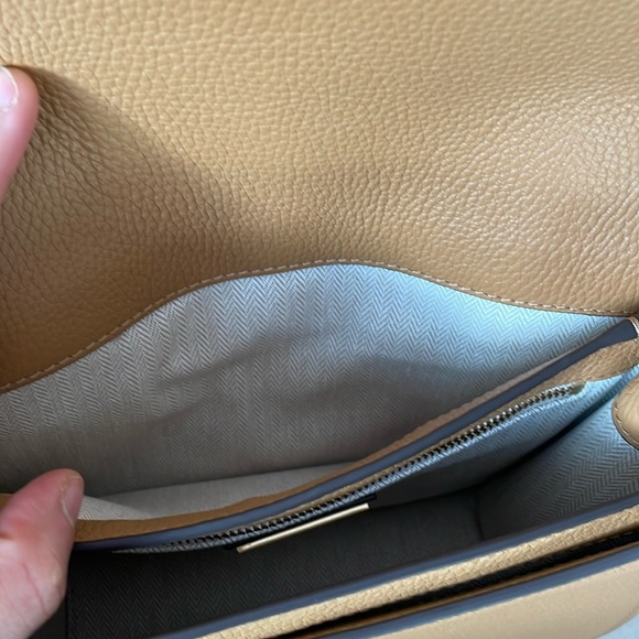 New , authentic britten medium adjustable shoulder bag - Picture 11 of 16